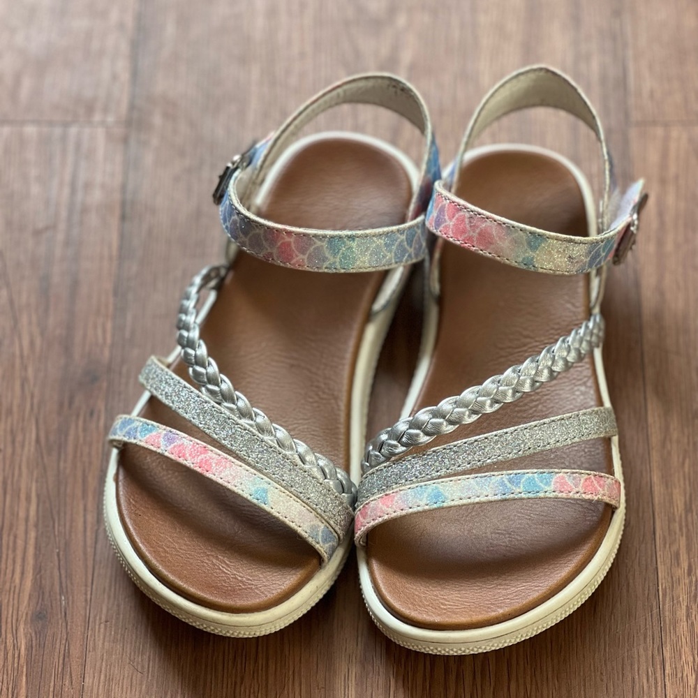 Toddler size 11 Sandals - Picture 2 of 8